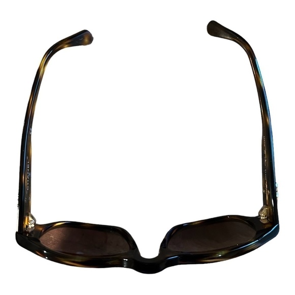 90’s Vintage Chanel Sunglasses - Picture 4 of 11